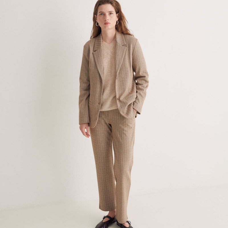 Pantalón regular fit espiga