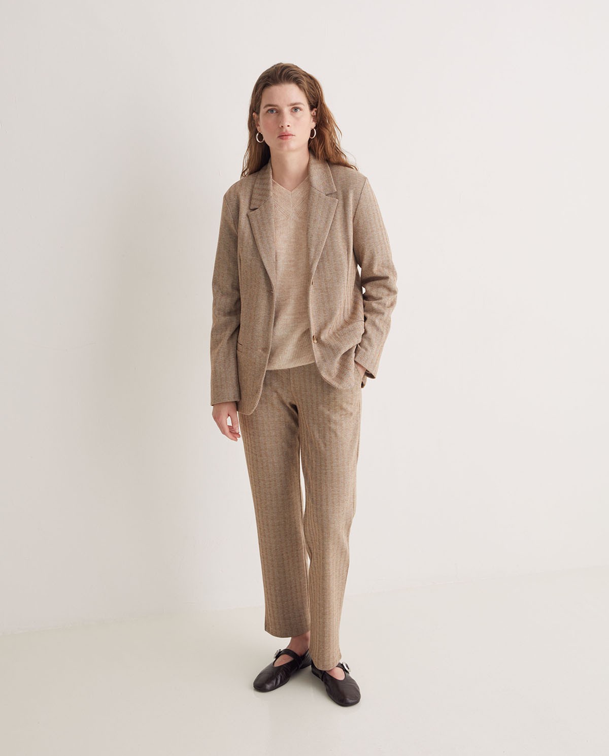 Pantalón regular fit espiga