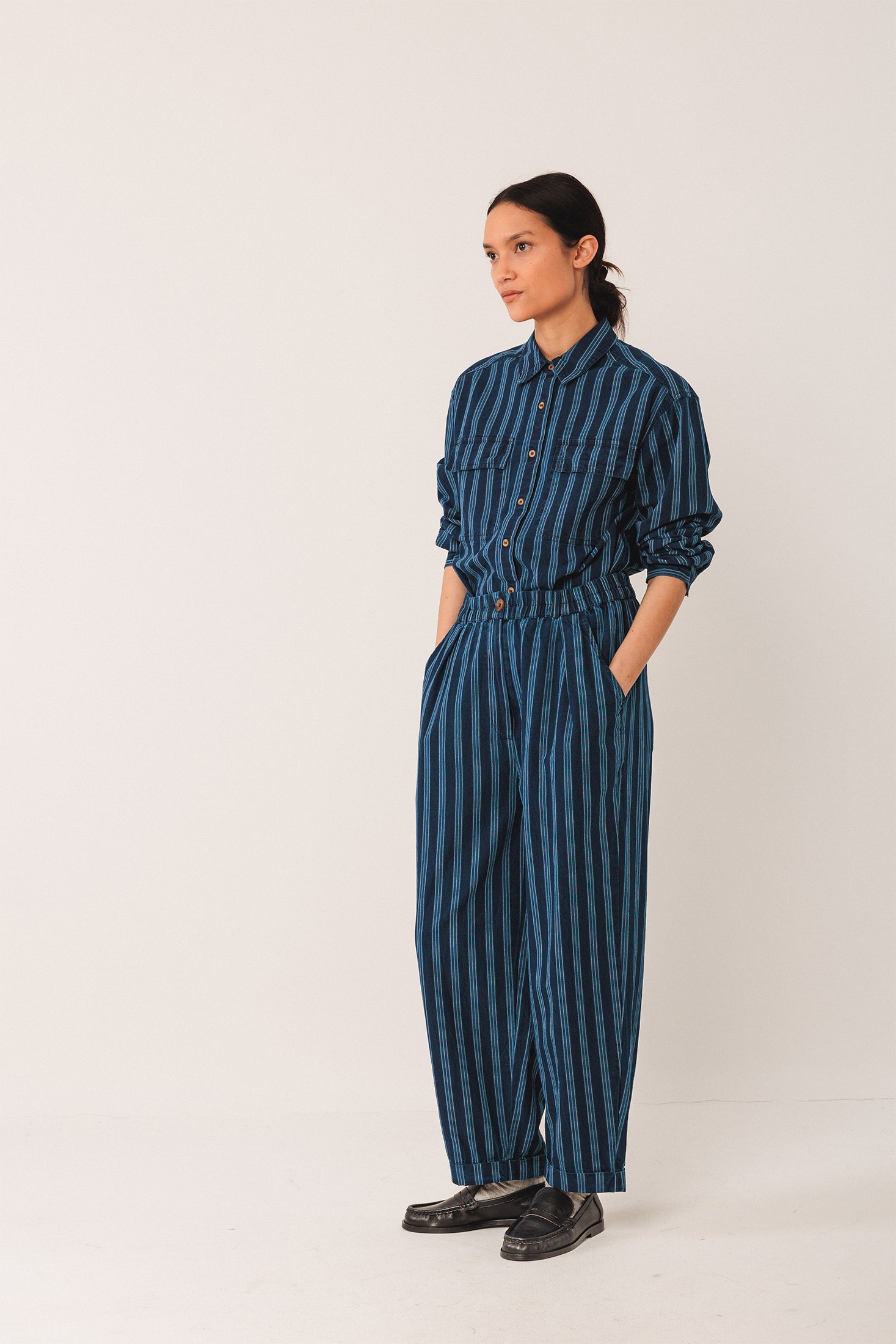 Pantalón baggy engomado