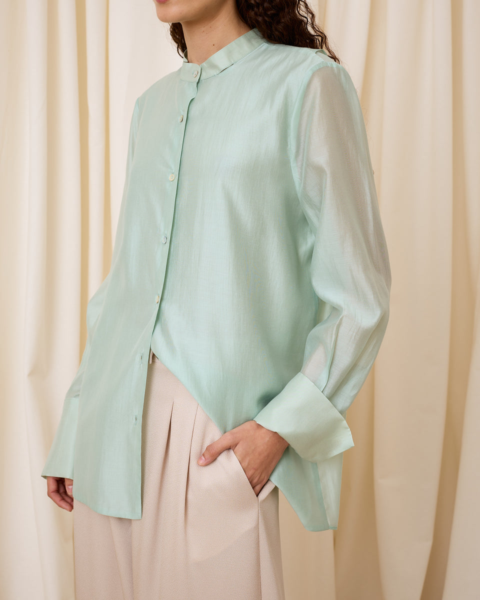 Blusa con abertura trasera