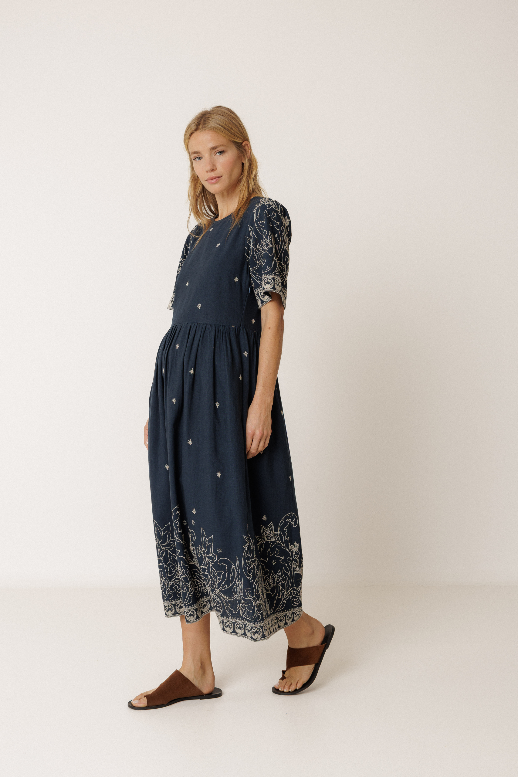 Vestido bordado - Imagen 3