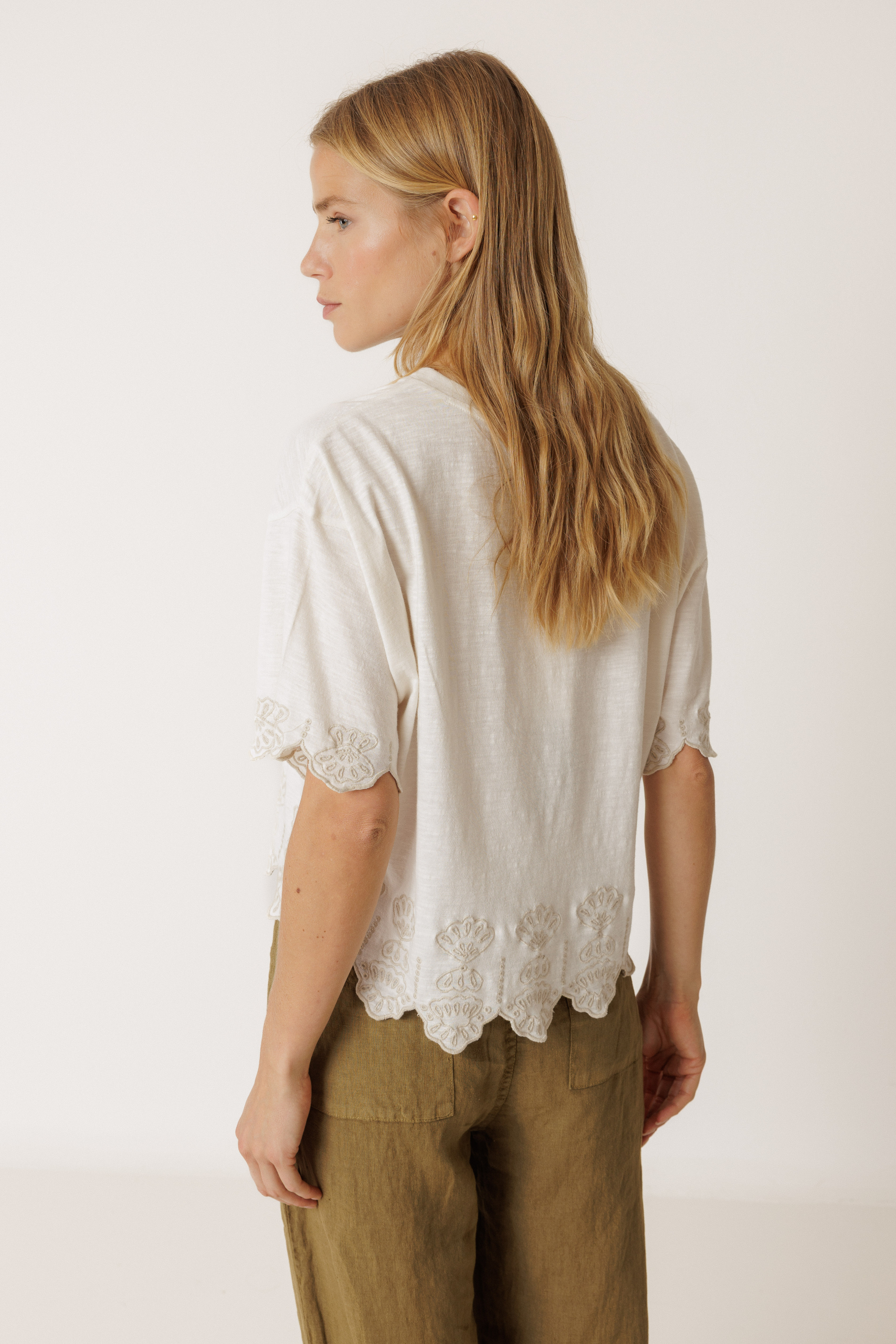 Camiseta boxy bordada - Imagen 4