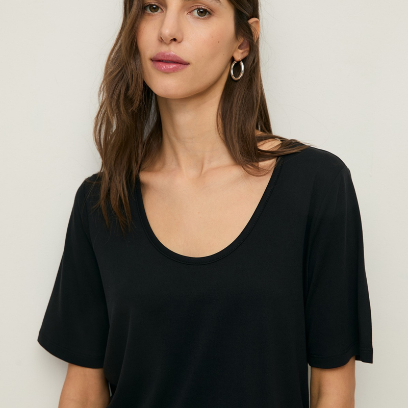 Camiseta escote olla