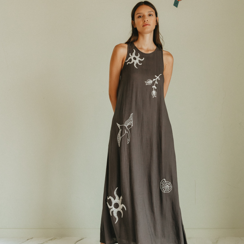 Vestido bordado naturaleza