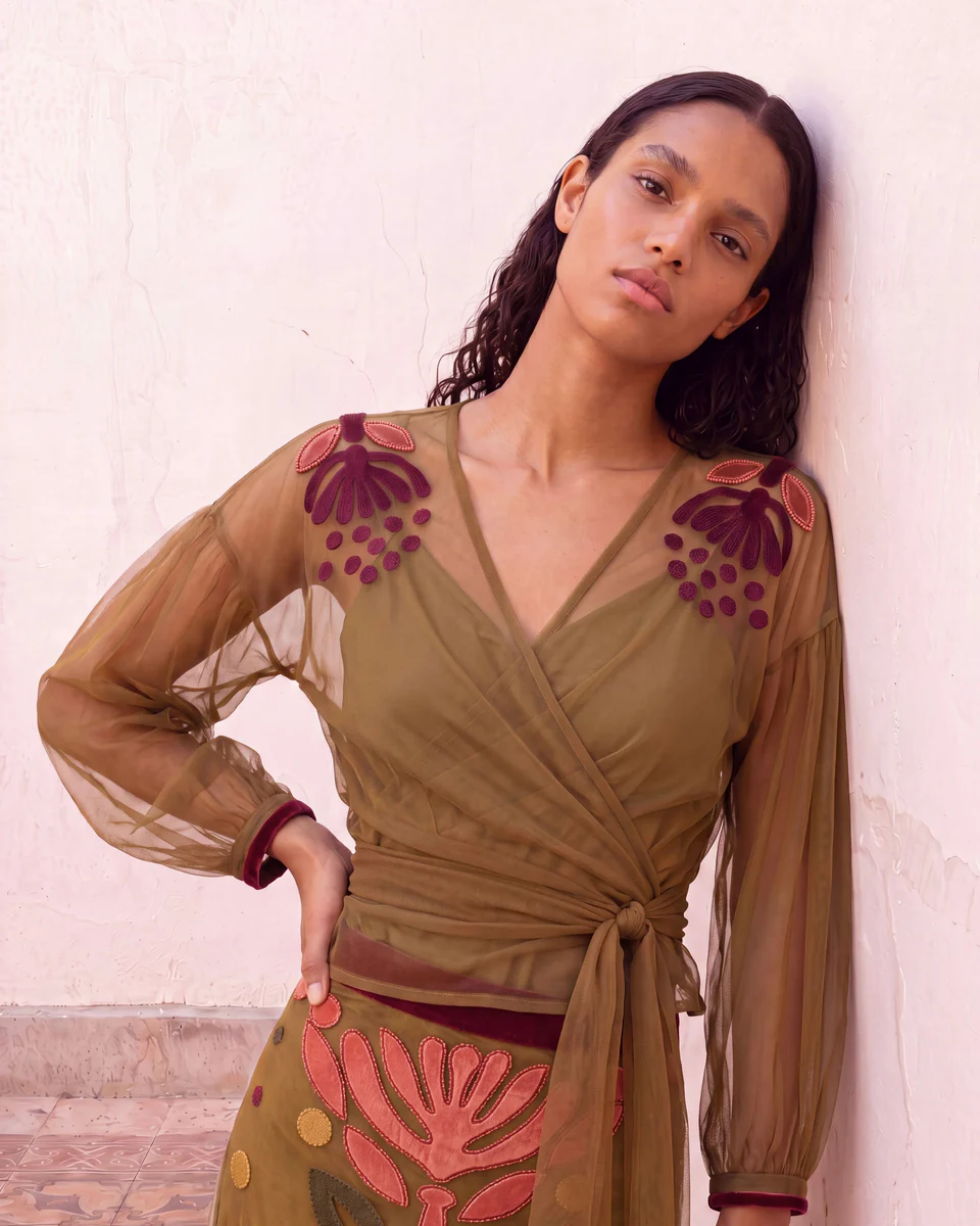 Blusa verde de tul bordado